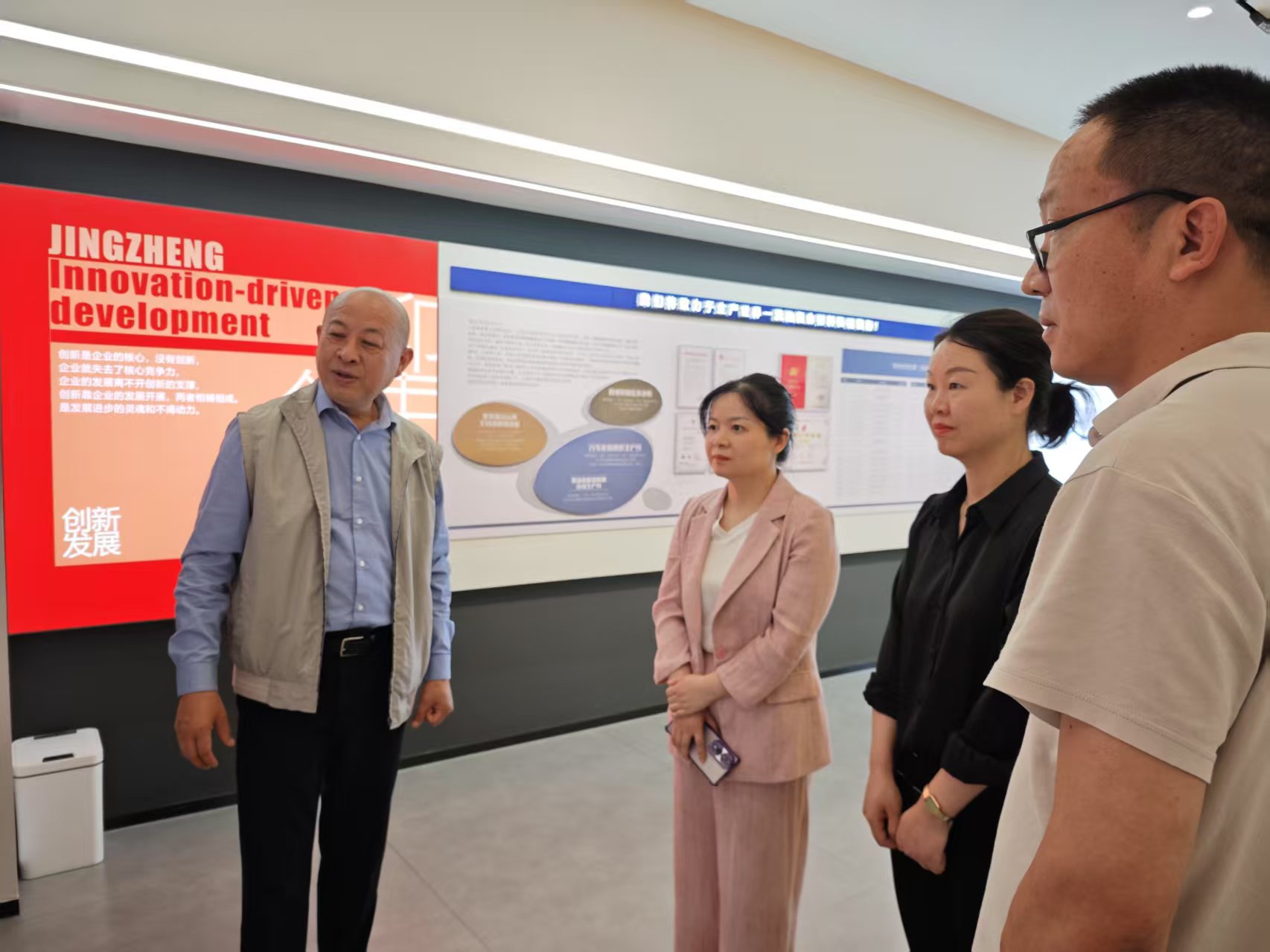 黃副區(qū)長來湖南精正走訪視察