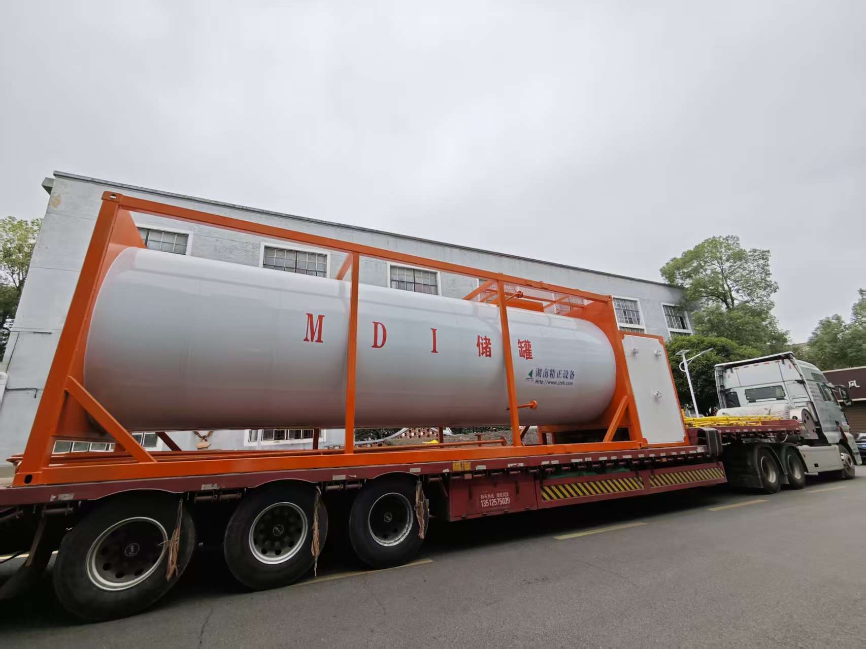 多套35立方儲(chǔ)存罐帶外框架發(fā)往四川